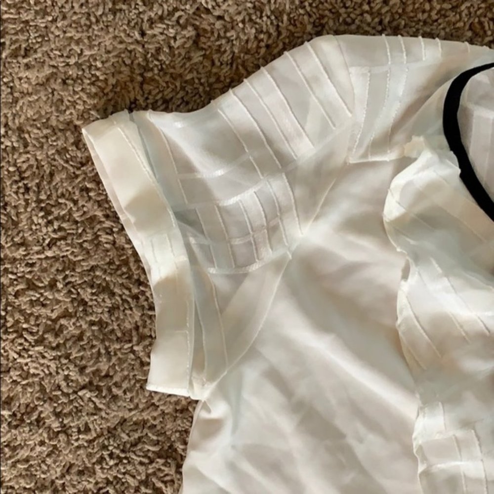 EXPRESS  women's blouse, sz XS.  off white and black - Picture 4 of 16